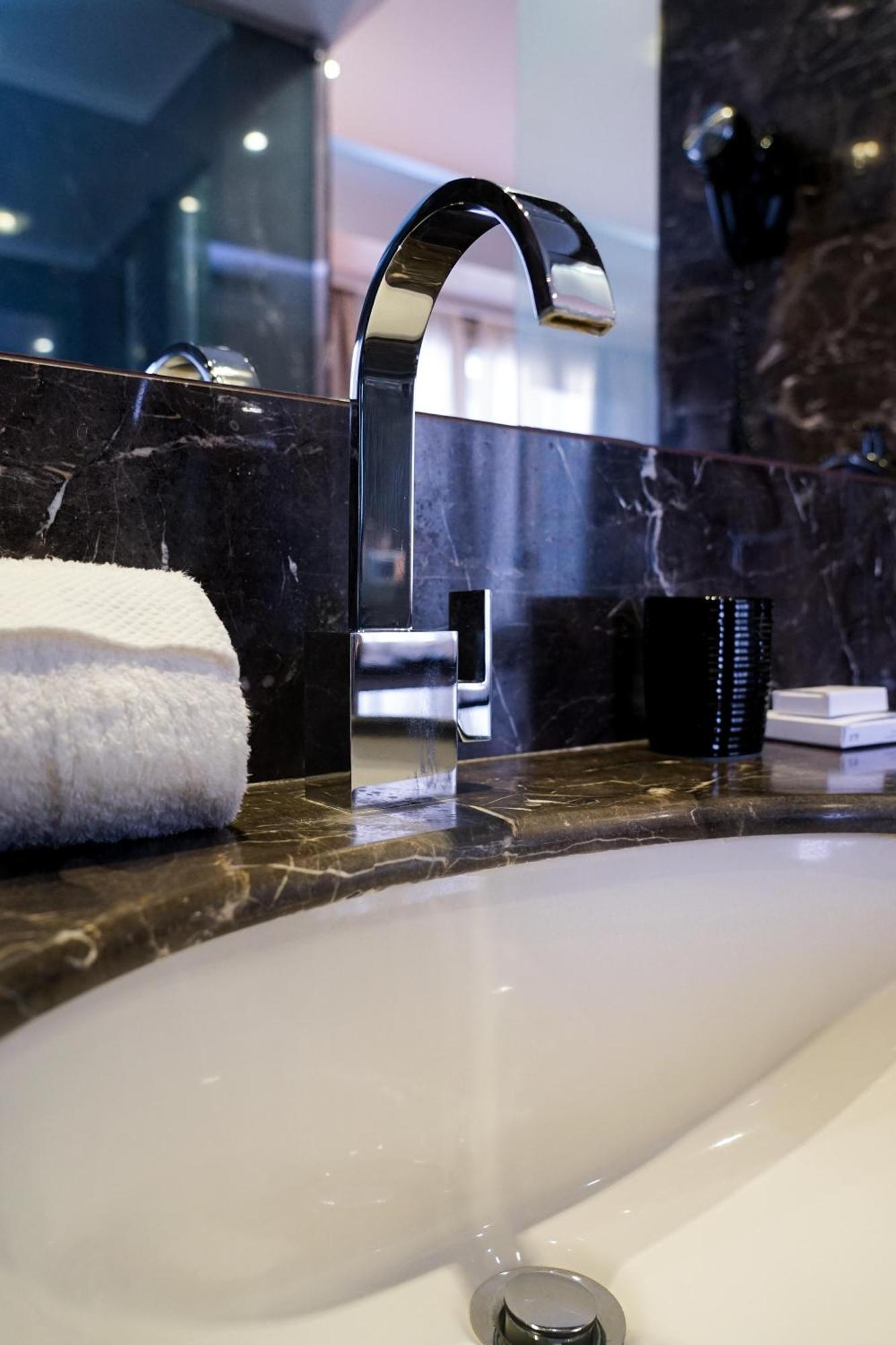 The Unique Hotel Milan Luaran gambar