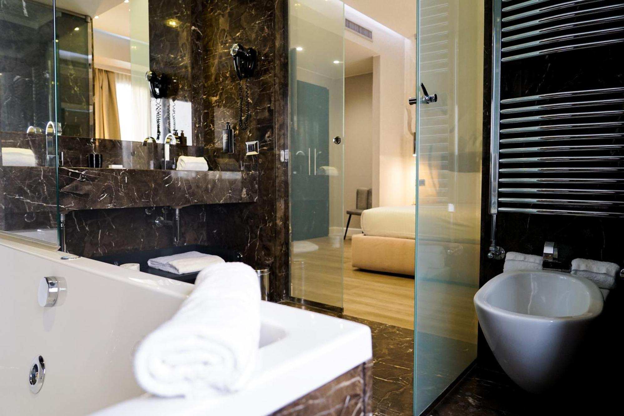 The Unique Hotel Milan Luaran gambar
